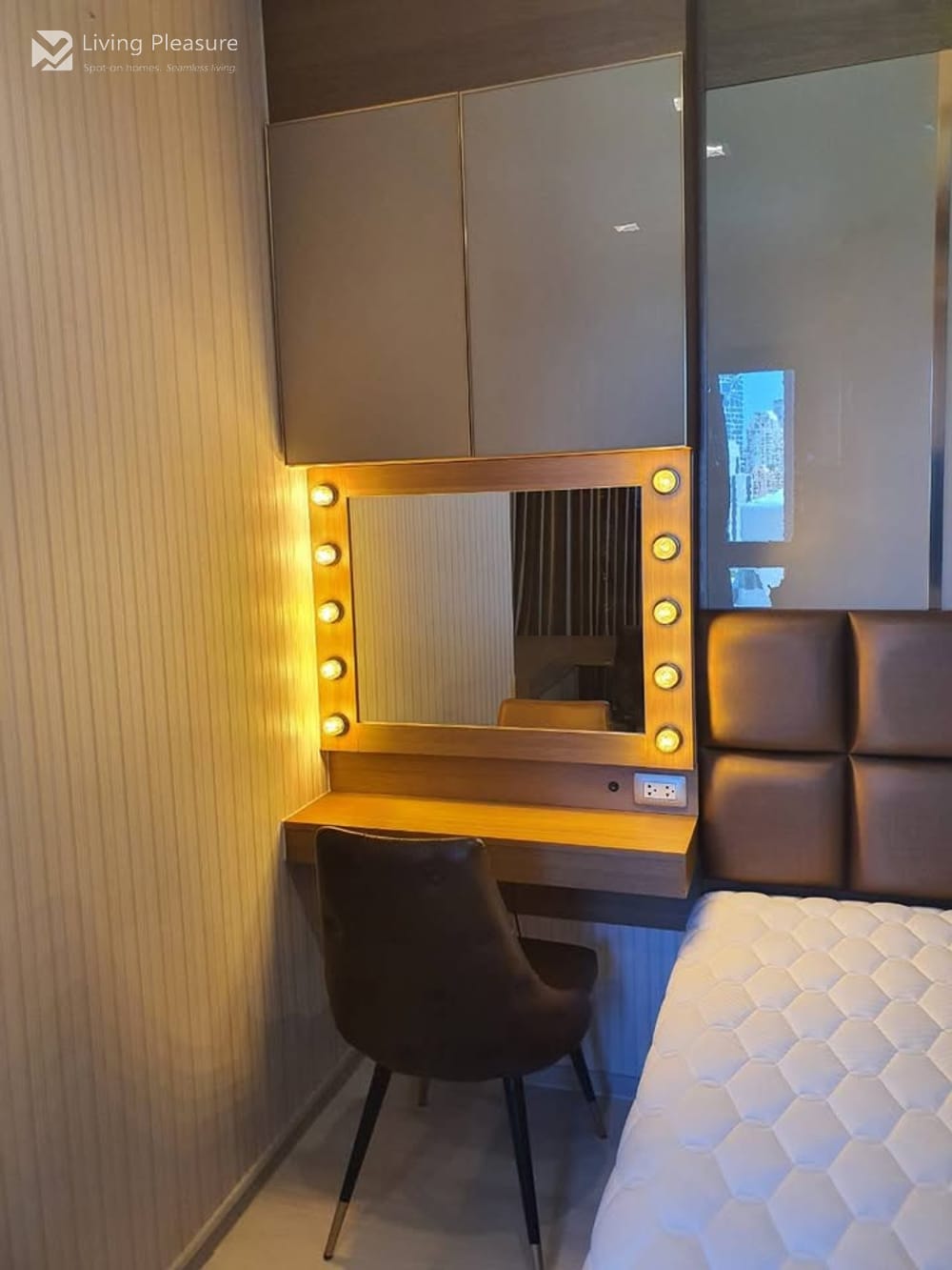 Stylish 2BR Condo for Sale/Rent at Life One Wireless near BTS Phloen Chit 9