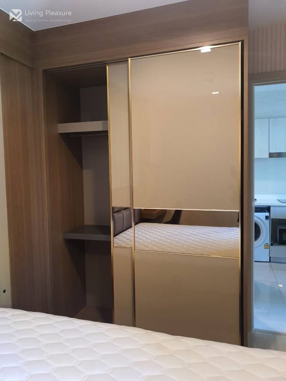 Stylish 2BR Condo for Sale/Rent at Life One Wireless near BTS Phloen Chit 10