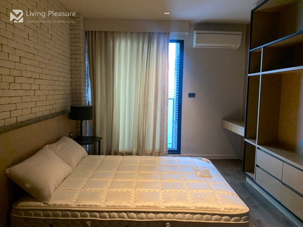 Spacious 3-Bedroom Duplex for Rent at Rende Sukhumvit 23, 0.4 km to MRT Sukhumvit 5