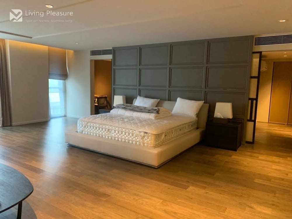 Spacious 3-Bedroom Duplex for Rent at Rende Sukhumvit 23, 0.4 km to MRT Sukhumvit 9