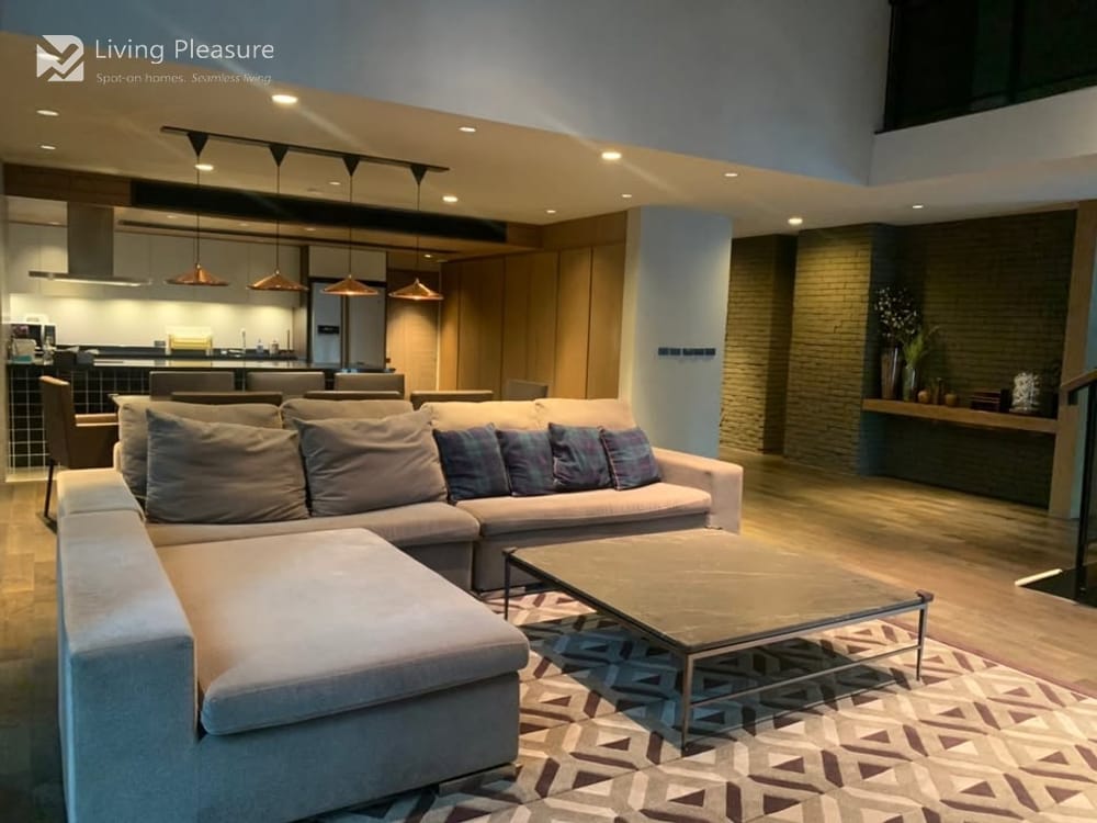 Spacious 3-Bedroom Duplex for Rent at Rende Sukhumvit 23, 0.4 km to MRT Sukhumvit 11