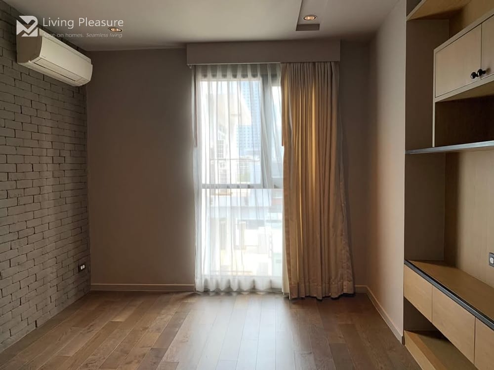 Spacious 3-Bedroom Duplex for Rent at Rende Sukhumvit 23, 0.4 km to MRT Sukhumvit 13