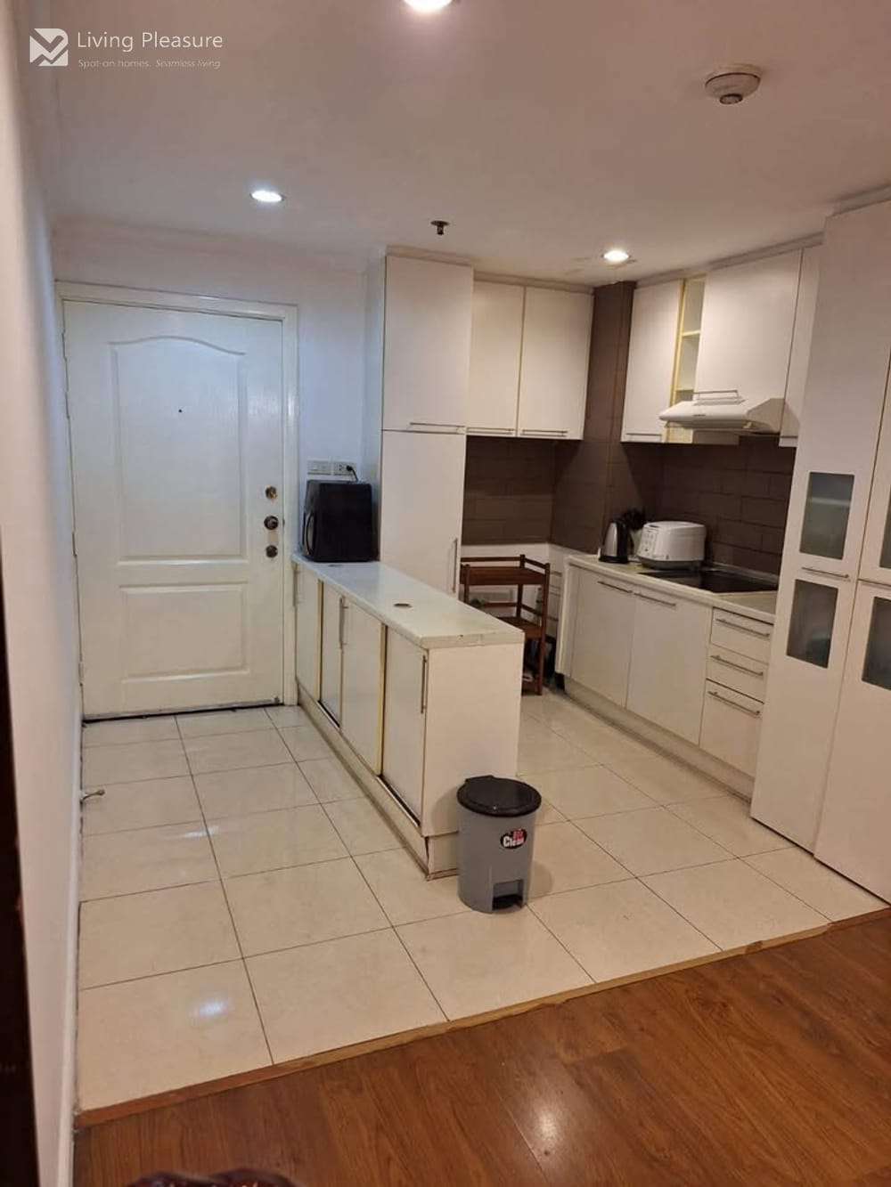 3 Bedroom Condo for Rent at Grand Park View - 0.7 km to MRT Sukhumvit 4