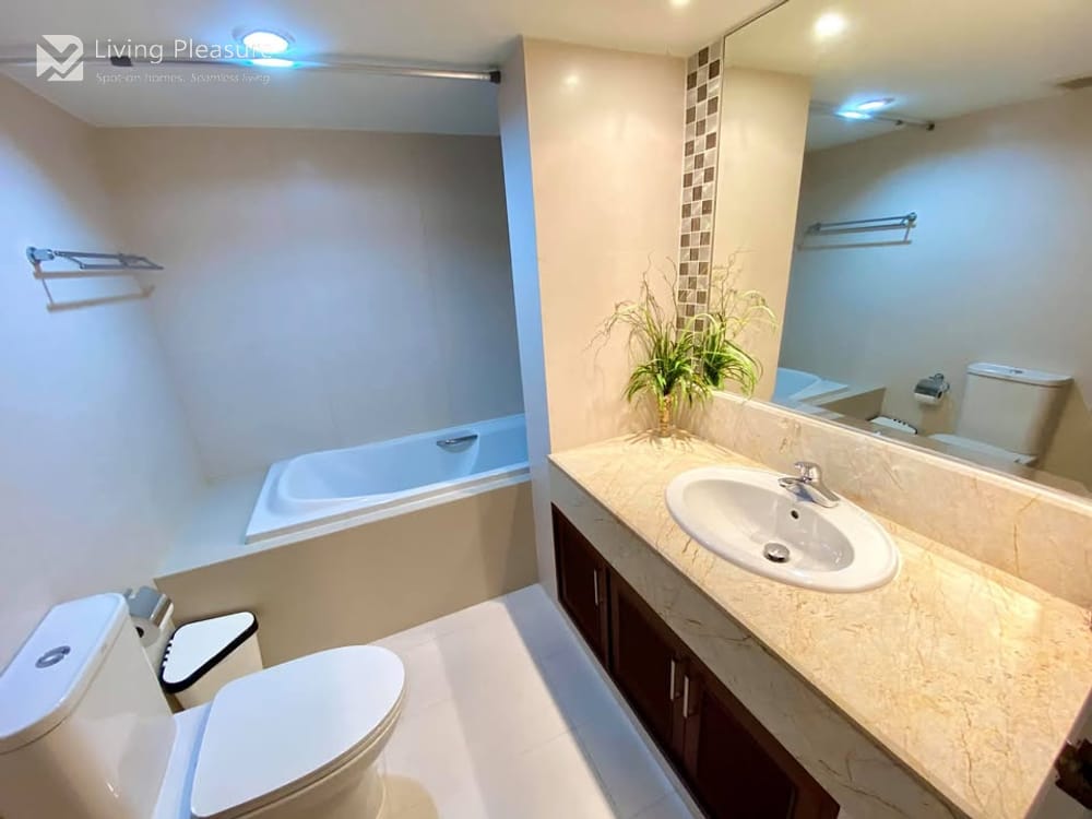 3-Bedroom Condo for Sale and Rent at Baan Suanpetch near BTS Phrom Phong 8