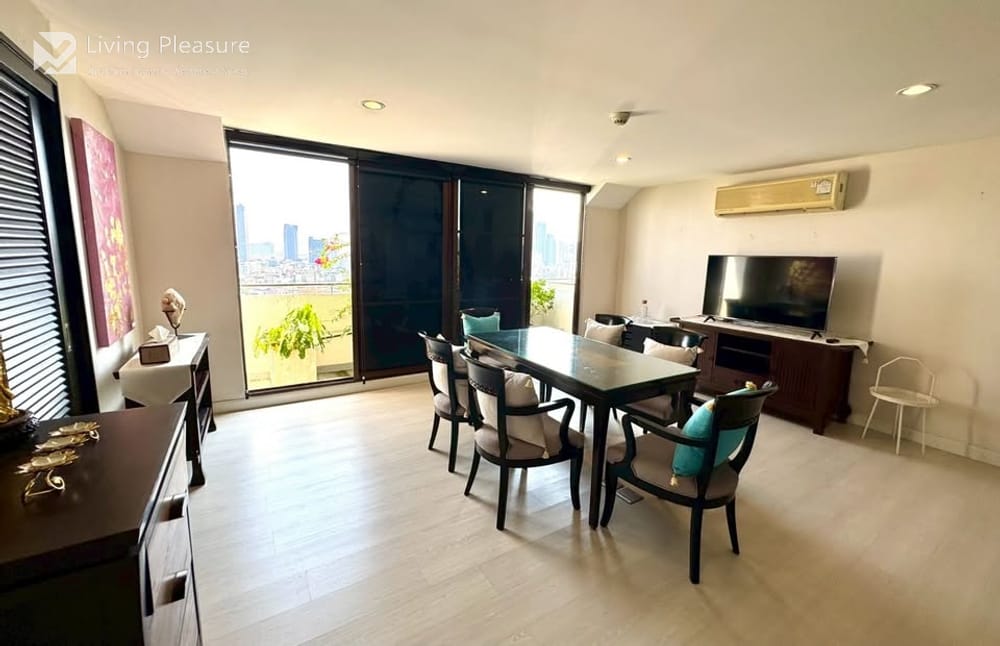 Spacious 3-Bedroom Penthouse for Rent at Supalai Place Sukhumvit 39 with City View 6