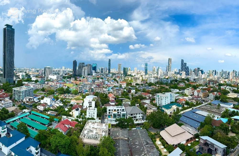 Spacious 3-Bedroom Penthouse for Rent at Supalai Place Sukhumvit 39 with City View 8