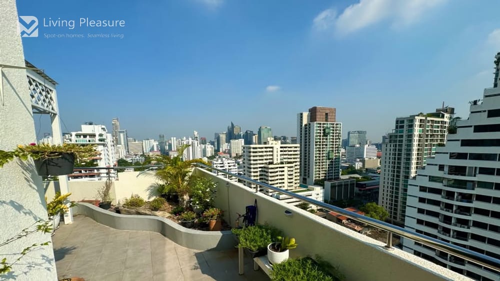 Spacious 3-Bedroom Penthouse for Rent at Supalai Place Sukhumvit 39 with City View 13