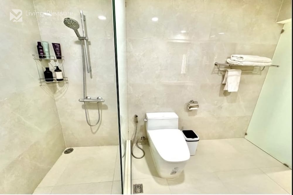 Spacious 3-Bedroom Penthouse for Rent at Supalai Place Sukhumvit 39 with City View 20