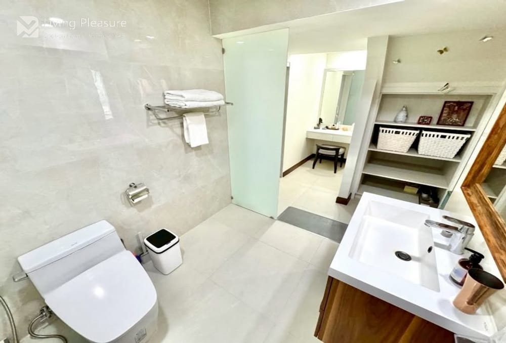 Spacious 3-Bedroom Penthouse for Rent at Supalai Place Sukhumvit 39 with City View 21