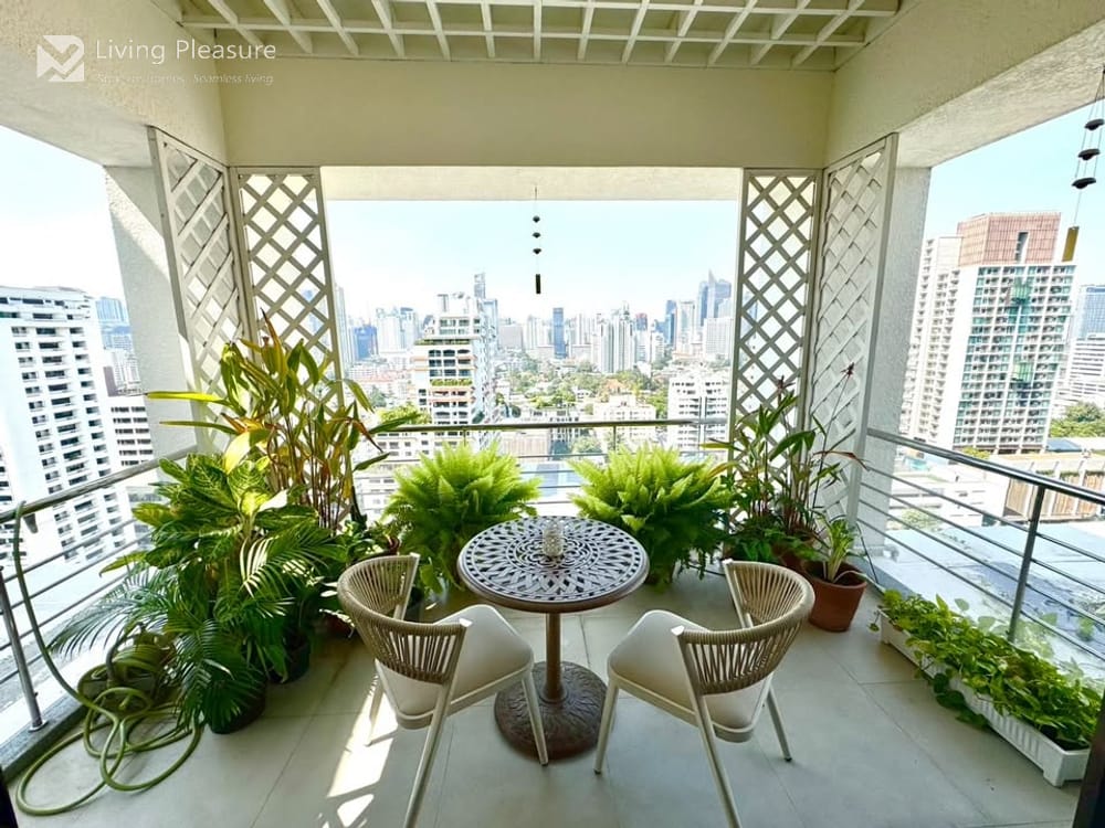 Spacious 3-Bedroom Penthouse for Rent at Supalai Place Sukhumvit 39 with City View 23
