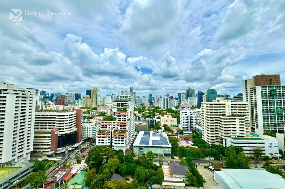 Spacious 3-Bedroom Penthouse for Rent at Supalai Place Sukhumvit 39 with City View 24