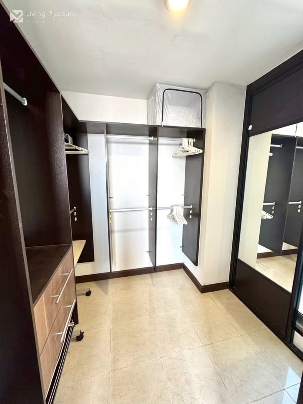 Spacious 3-Bedroom Penthouse for Rent at Supalai Place Sukhumvit 39 with City View 27