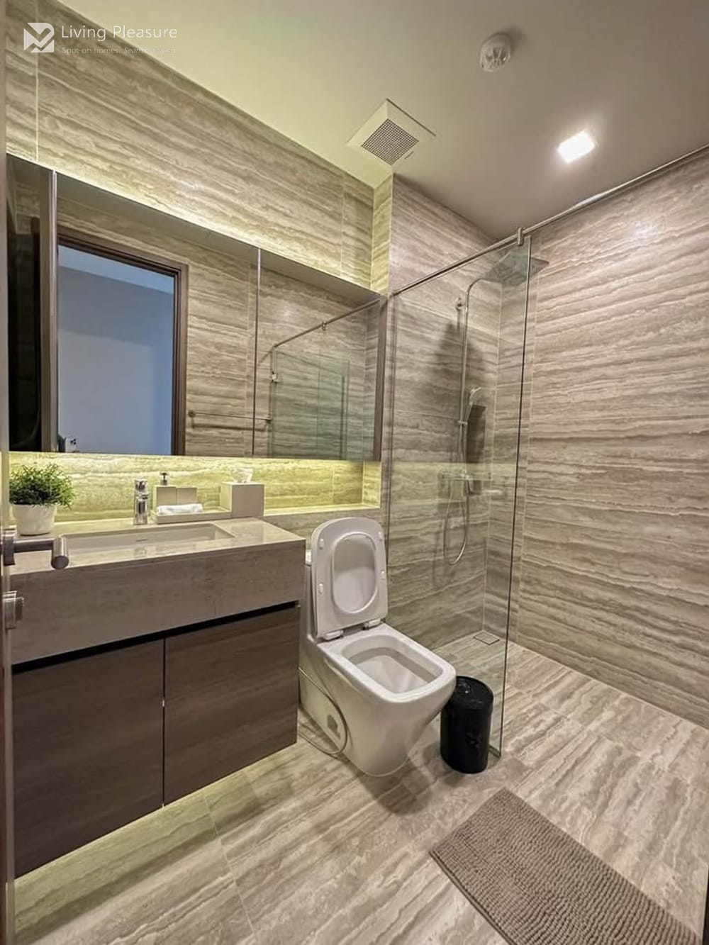3 Bedroom Condo for Rent at Celes Asoke, Steps from MRT Sukhumvit 8
