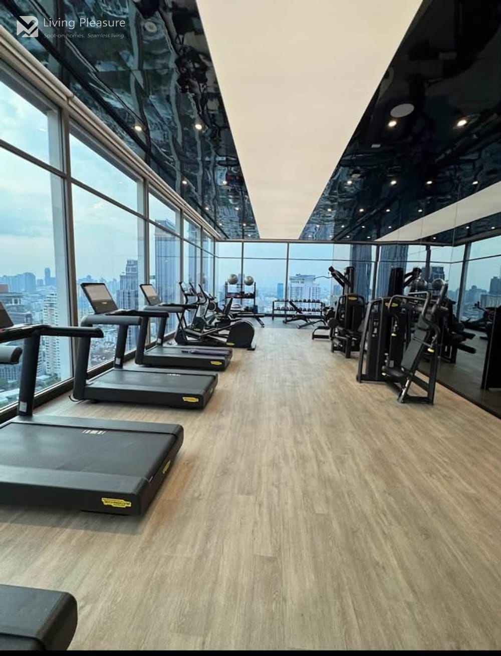 1 Bedroom Condo for Rent at RHYTHM Ekkamai - 0.4 km to BTS Ekkamai 18
