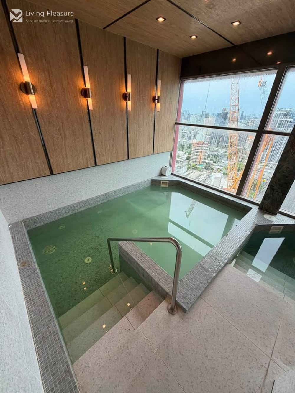 1 Bedroom Condo for Rent at RHYTHM Ekkamai - 0.4 km to BTS Ekkamai 25