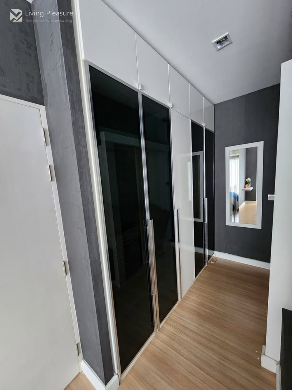 1 Bedroom Pool View Apartment for Rent at The Seed Mingle 3