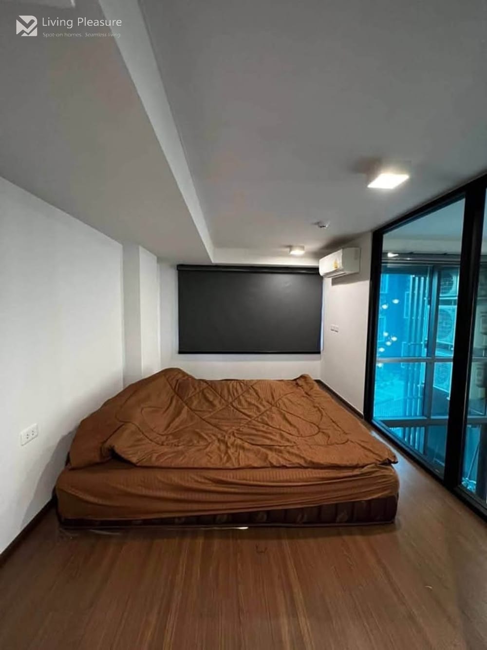 Modern 2-Bedroom Duplex for Rent at IDEO New Rama 9 with City View in Bang Kapi, Bangkok 6