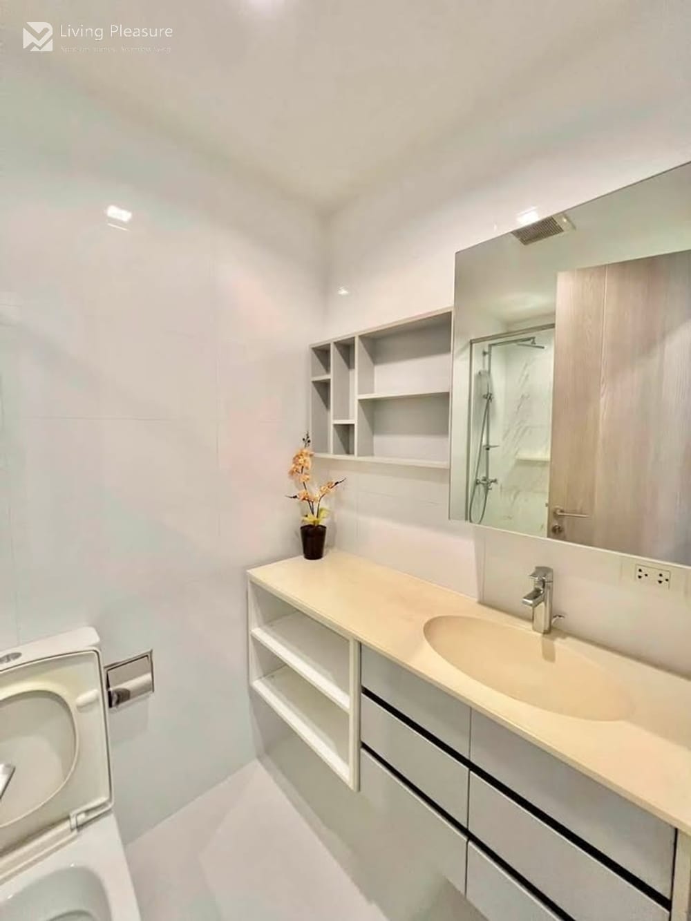 1-Bedroom Condo for Sale and Rent in HQ by Sansiri, 0.9 km to BTS Thong Lo 7