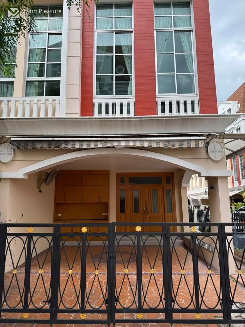 Spacious 4-Bedroom TownHouse for Rent at Baan Klang Krung (Sathorn-Narathiwas) - Pet Friendly near Central Rama 3 2