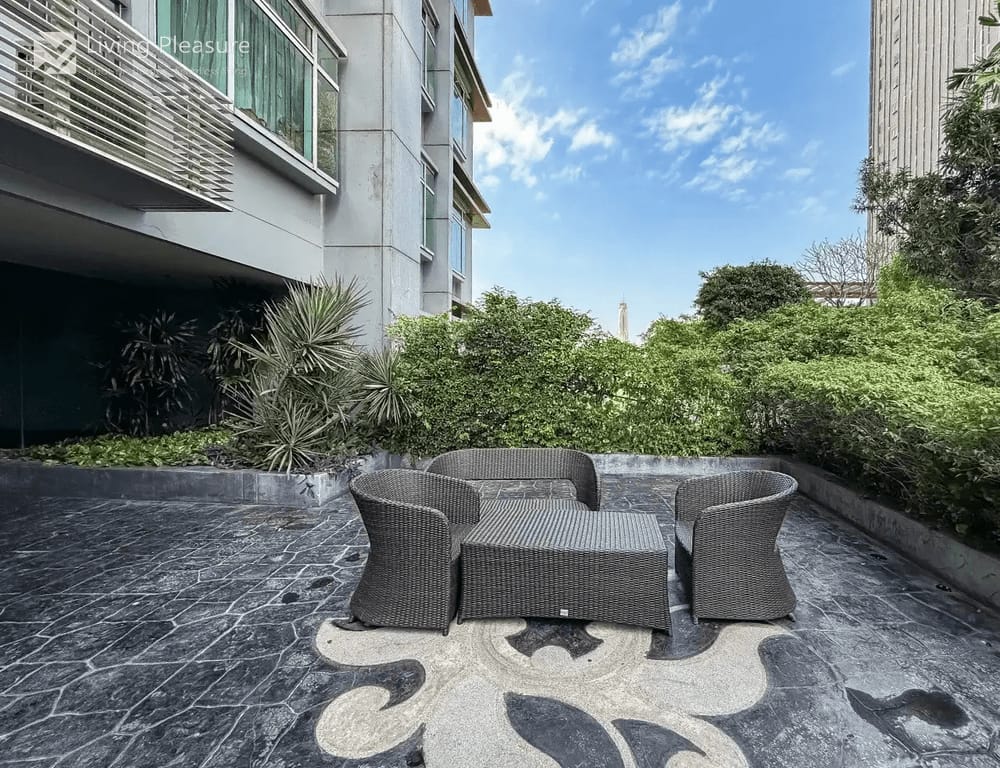 The Circle Condominium 10