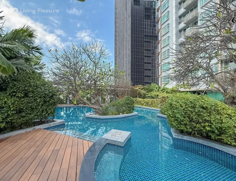 The Circle Condominium 14