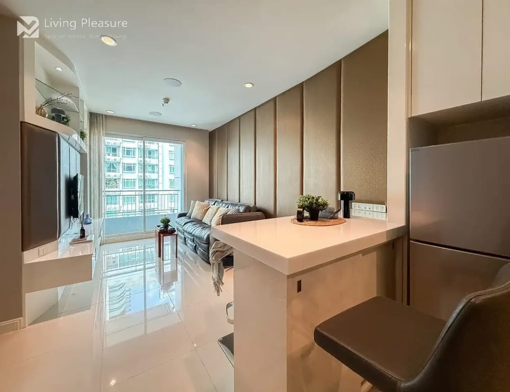 The Circle Condominium 17