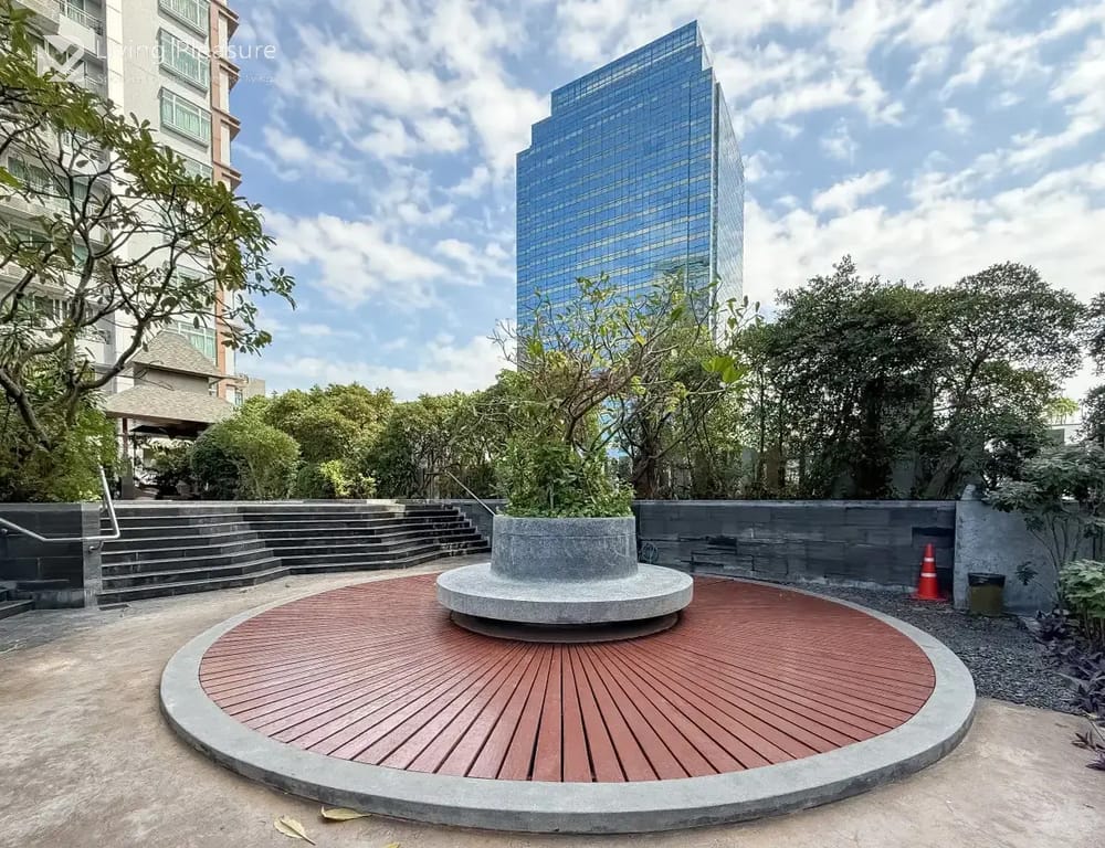 The Circle Condominium 28