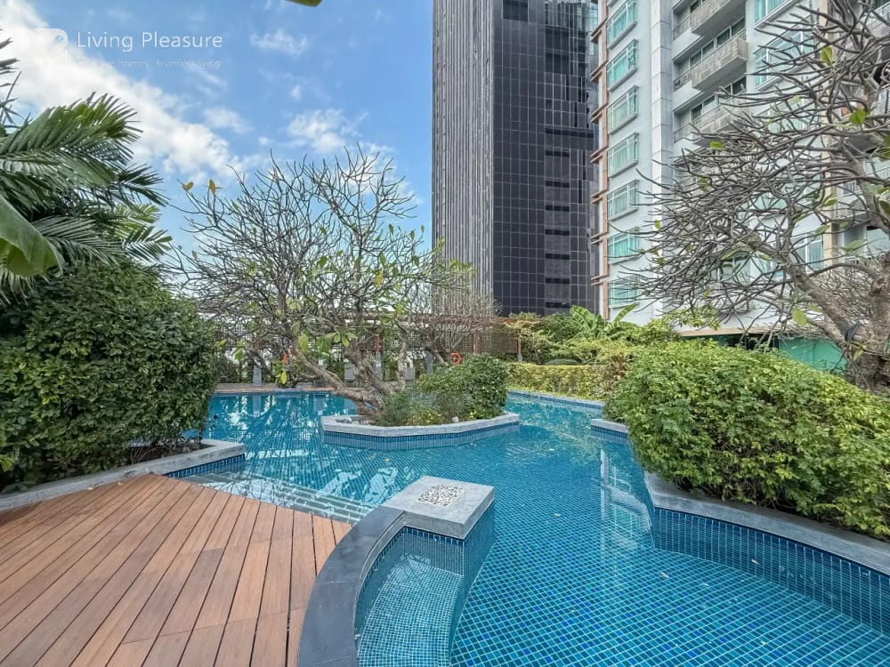 The Circle Condominium 39