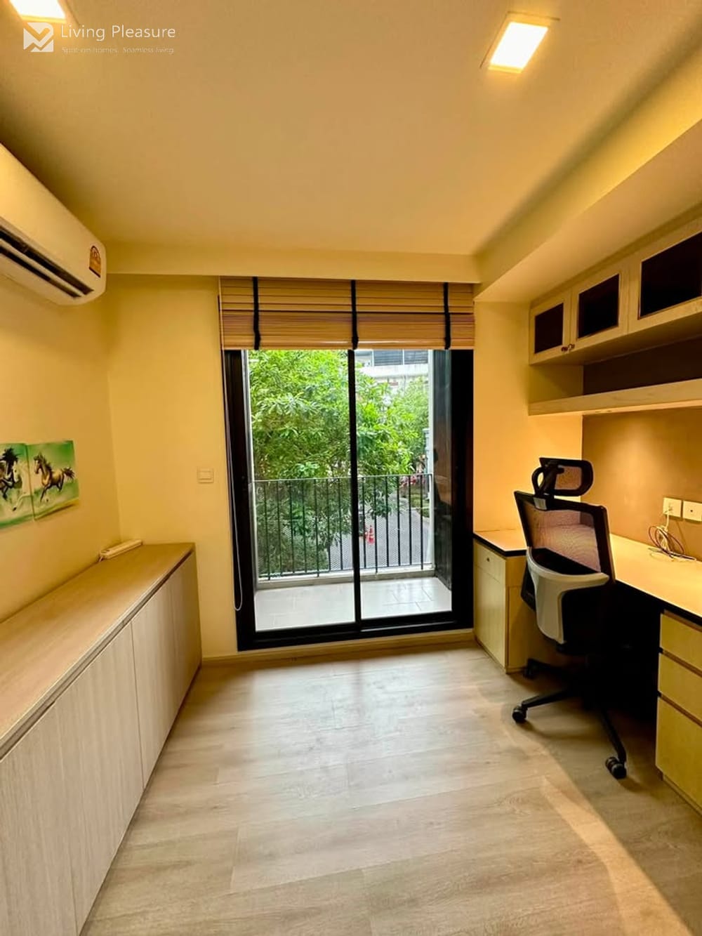 Luxury 2-Bedroom Condo for Sale and Rent at Maestro 03 Ratchada-Rama 9, Pet Friendly, Near MRT Phra Ram 9 10