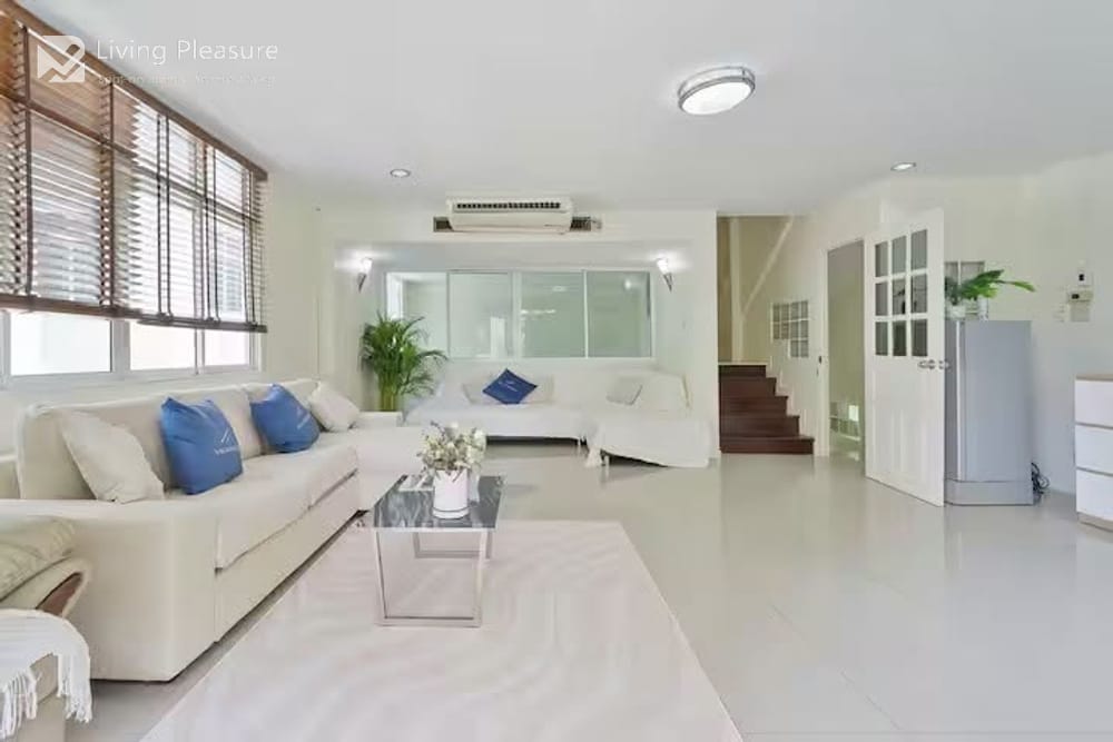 Spacious 5-Bedroom House for Rent near MRT Sukhumvit in Upper Sukhumvit, Bangkok 3