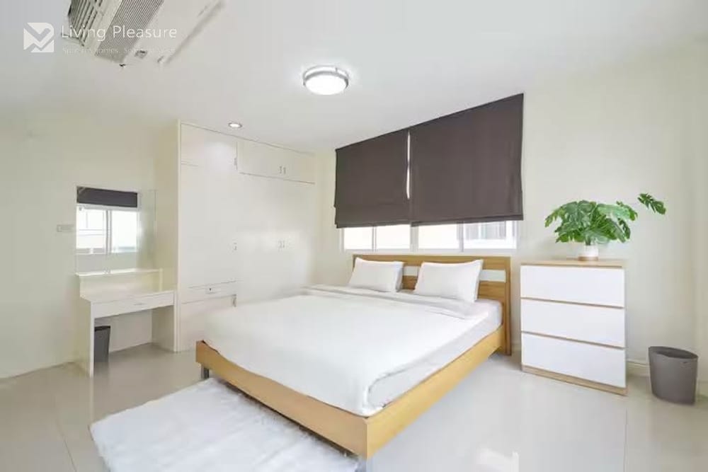 Spacious 5-Bedroom House for Rent near MRT Sukhumvit in Upper Sukhumvit, Bangkok 8