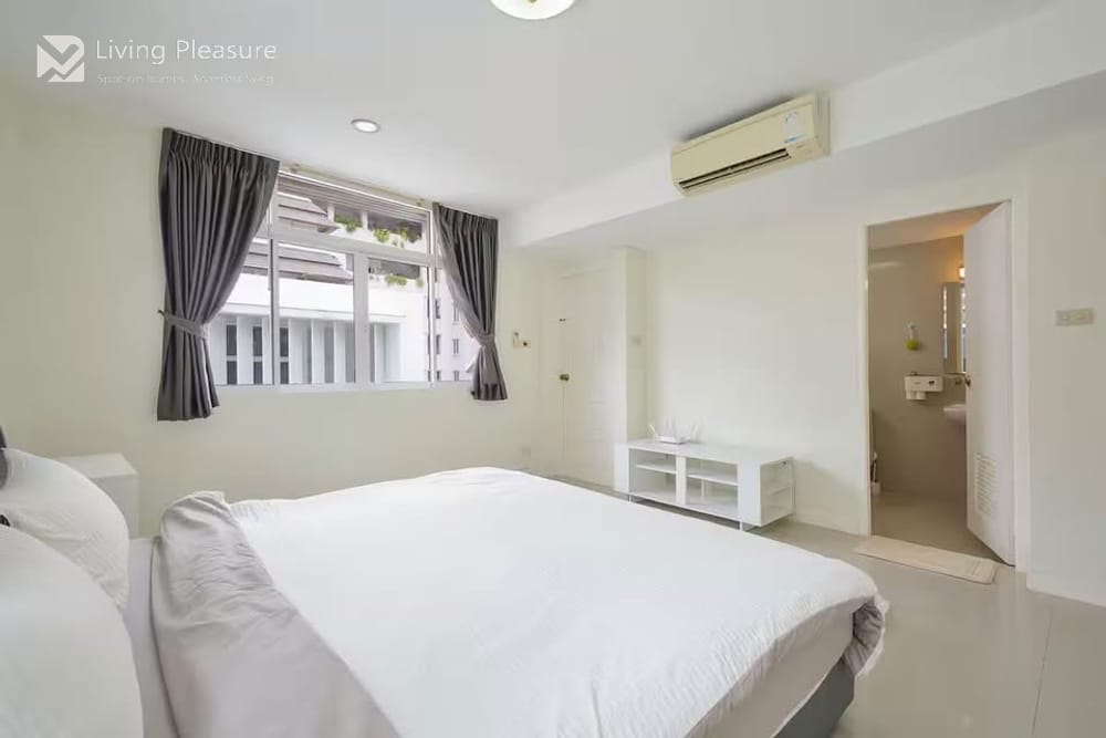 Spacious 5-Bedroom House for Rent near MRT Sukhumvit in Upper Sukhumvit, Bangkok 11