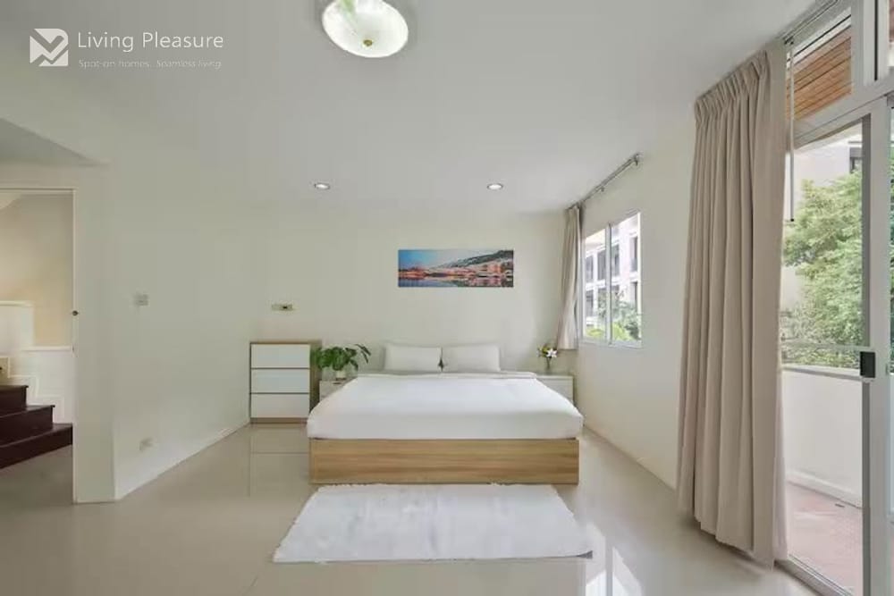 Spacious 5-Bedroom House for Rent near MRT Sukhumvit in Upper Sukhumvit, Bangkok 12