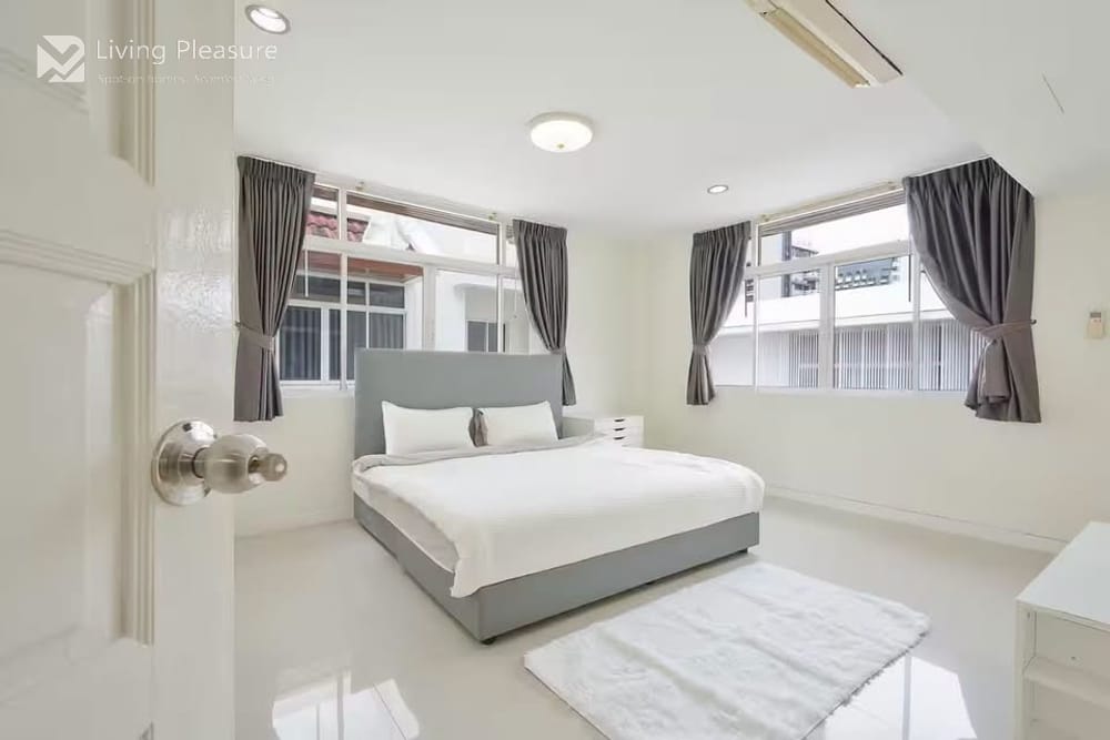 Spacious 5-Bedroom House for Rent near MRT Sukhumvit in Upper Sukhumvit, Bangkok 16