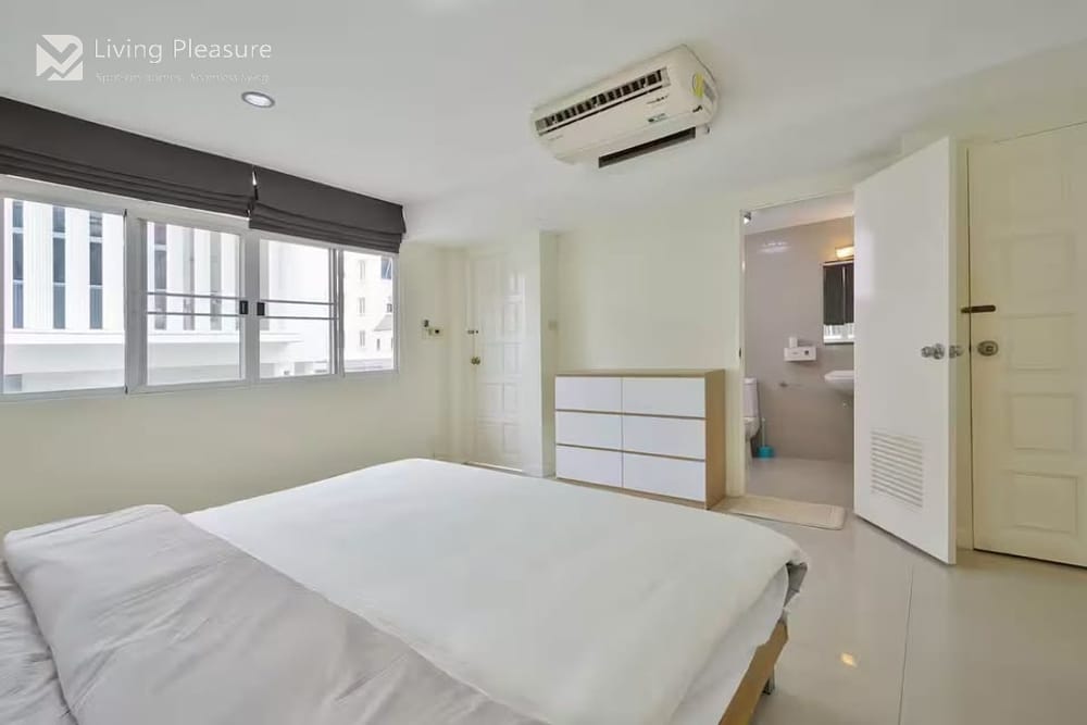 Spacious 5-Bedroom House for Rent near MRT Sukhumvit in Upper Sukhumvit, Bangkok 17
