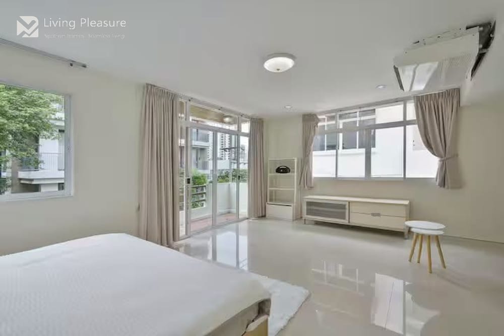 Spacious 5-Bedroom House for Rent near MRT Sukhumvit in Upper Sukhumvit, Bangkok 21