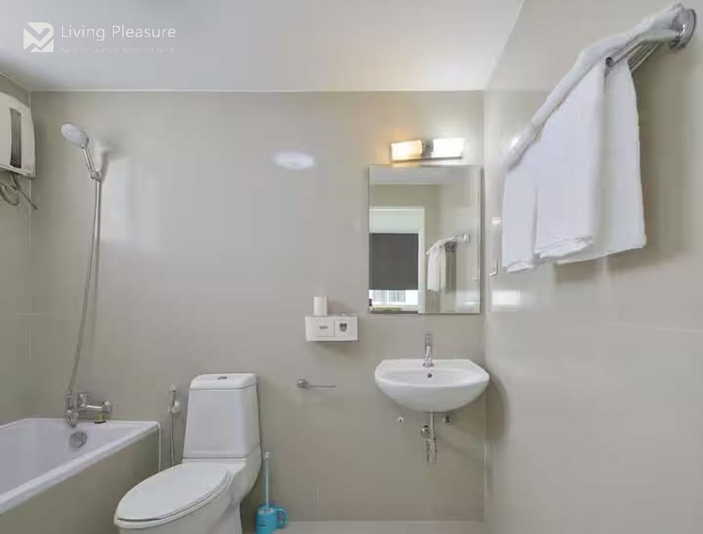 Spacious 5-Bedroom House for Rent near MRT Sukhumvit in Upper Sukhumvit, Bangkok 26