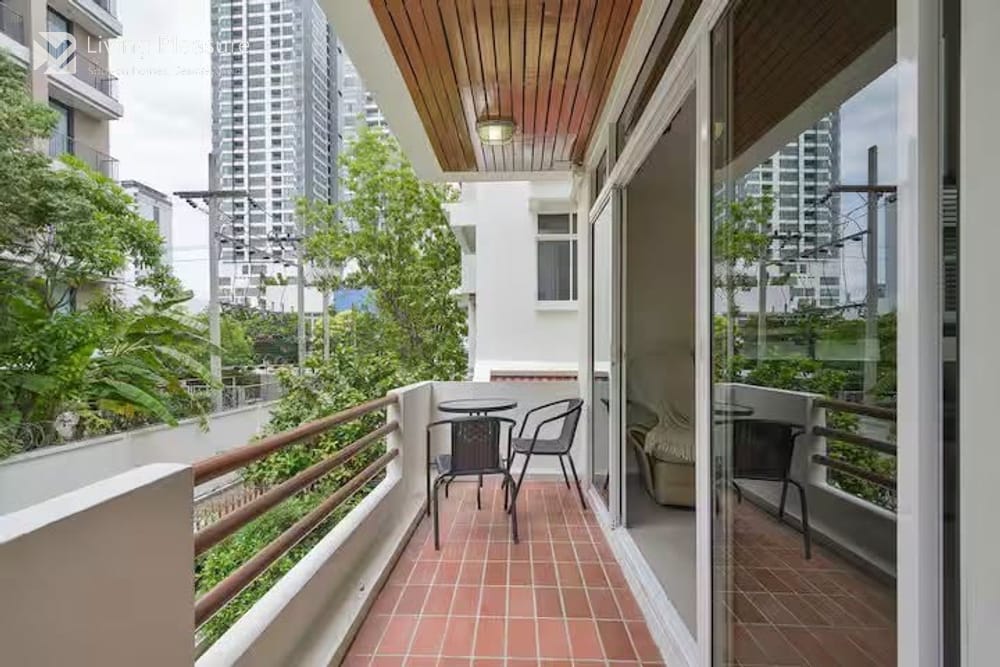 Spacious 5-Bedroom House for Rent near MRT Sukhumvit in Upper Sukhumvit, Bangkok 28