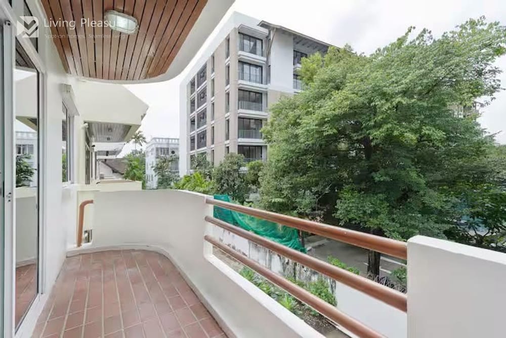 Spacious 5-Bedroom House for Rent near MRT Sukhumvit in Upper Sukhumvit, Bangkok 29