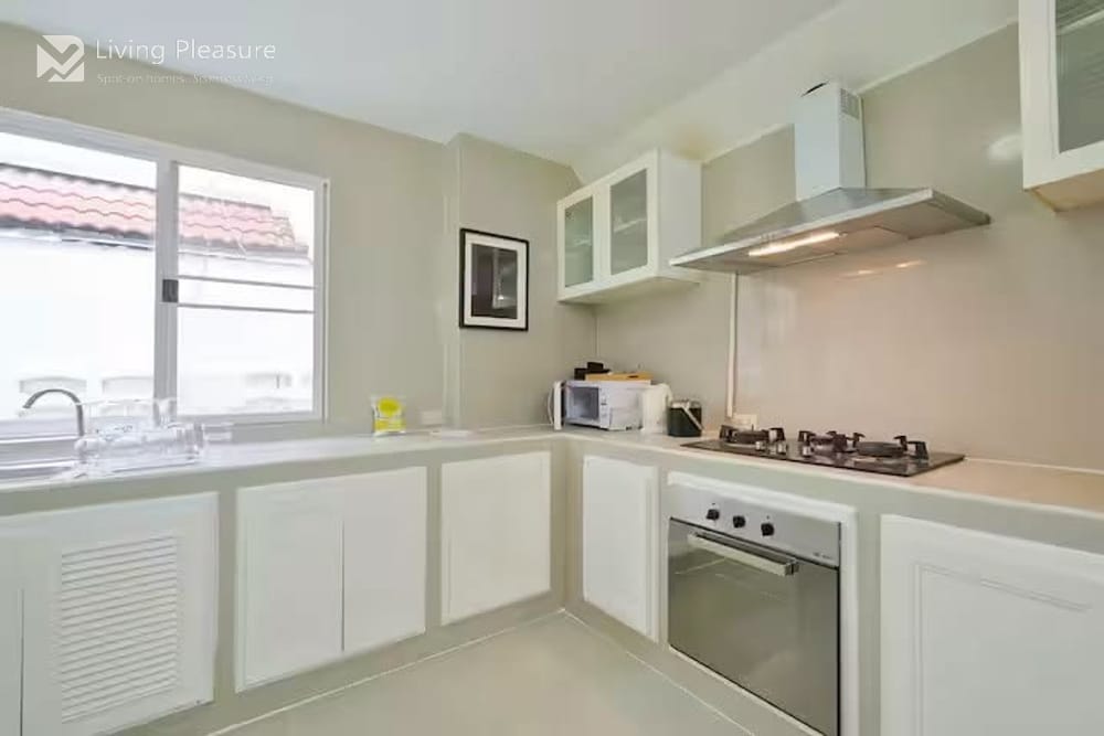Spacious 5-Bedroom House for Rent near MRT Sukhumvit in Upper Sukhumvit, Bangkok 6
