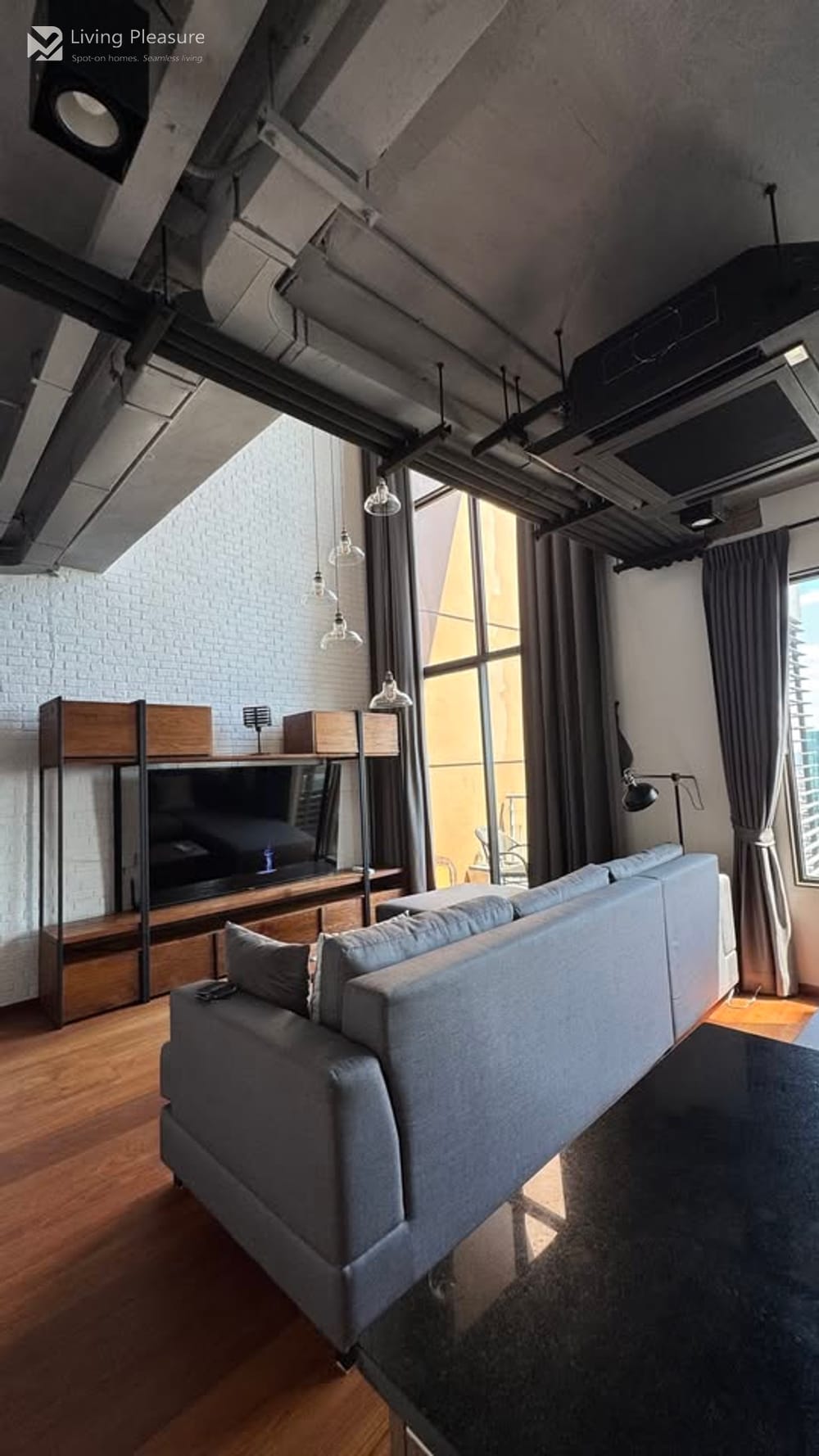 Stylish Duplex for Rent at Villa Asoke - 0.2 km to MRT Phetchaburi 2