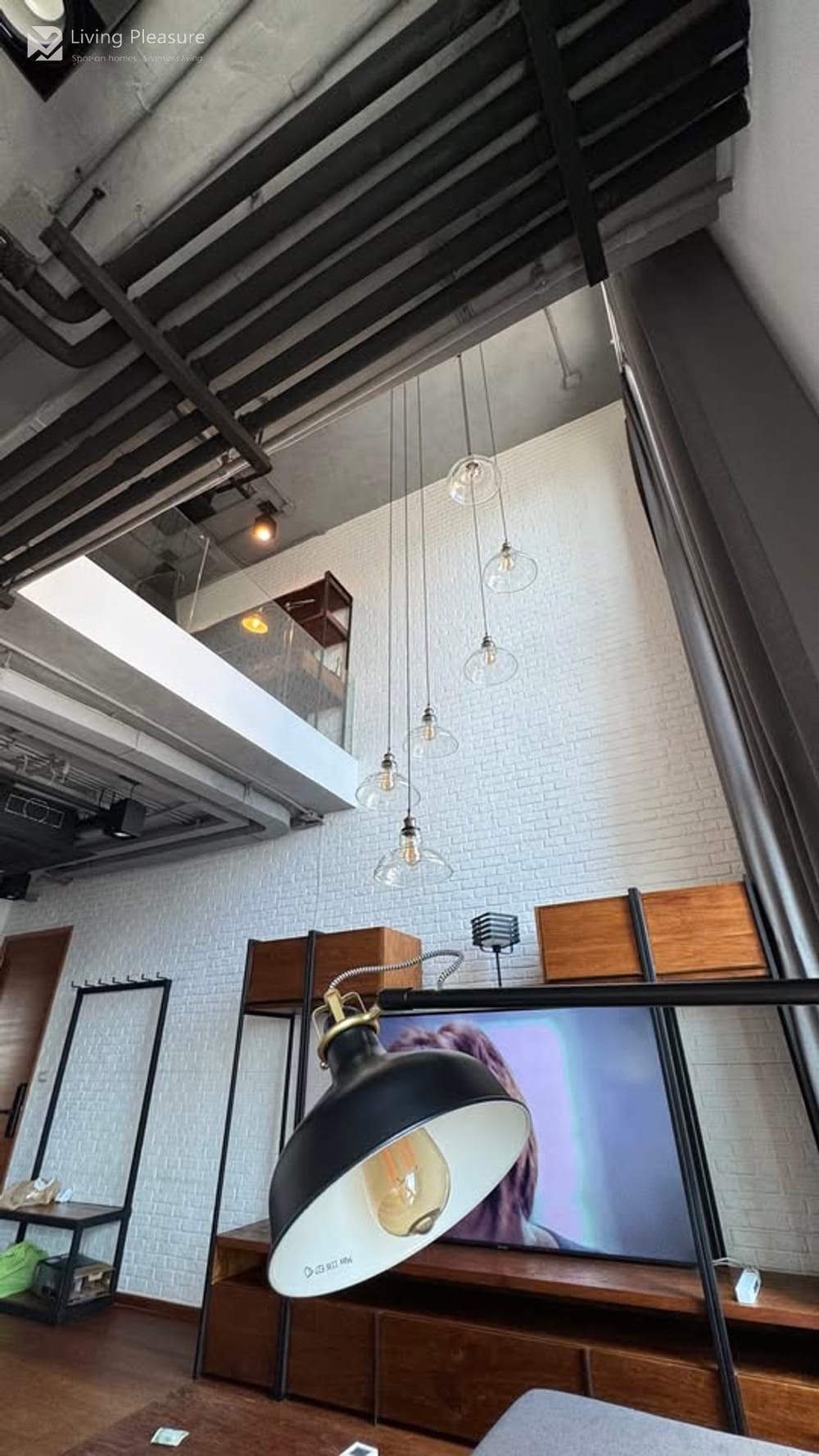 Stylish Duplex for Rent at Villa Asoke - 0.2 km to MRT Phetchaburi 6