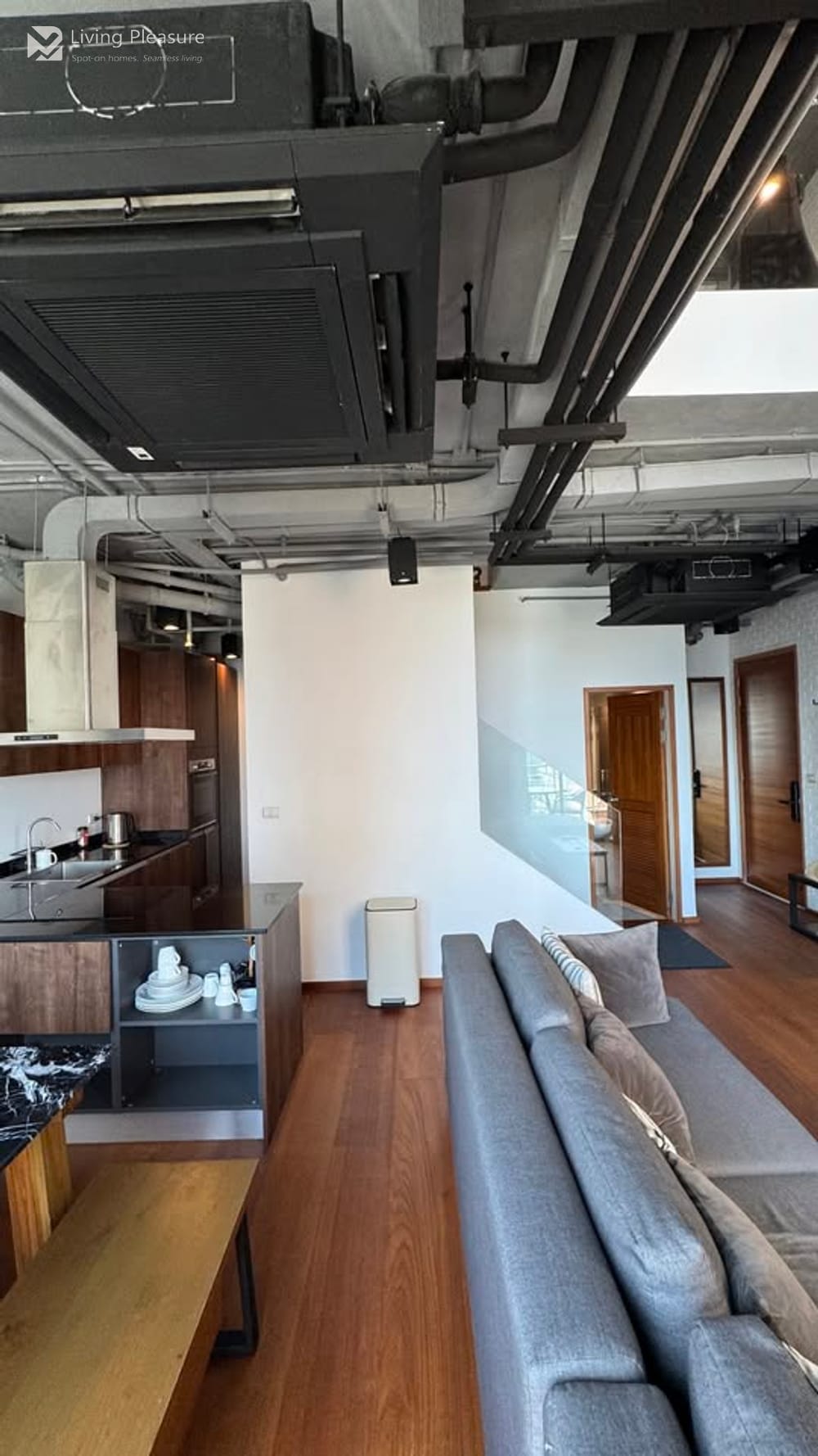 Stylish Duplex for Rent at Villa Asoke - 0.2 km to MRT Phetchaburi 7