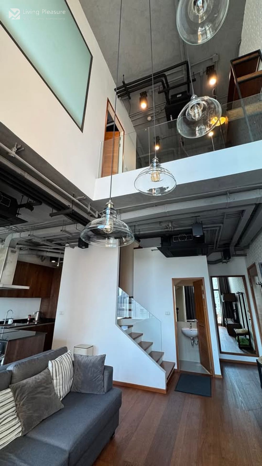 Stylish Duplex for Rent at Villa Asoke - 0.2 km to MRT Phetchaburi 8