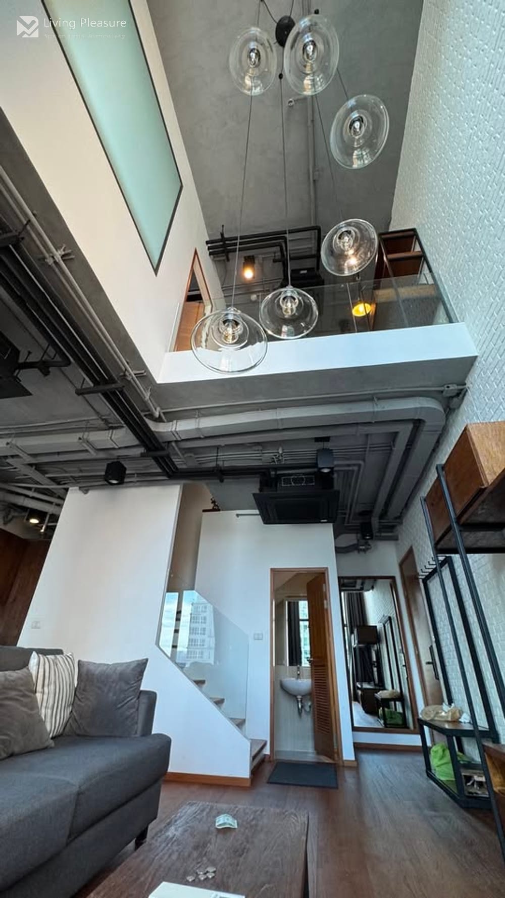 Stylish Duplex for Rent at Villa Asoke - 0.2 km to MRT Phetchaburi 9