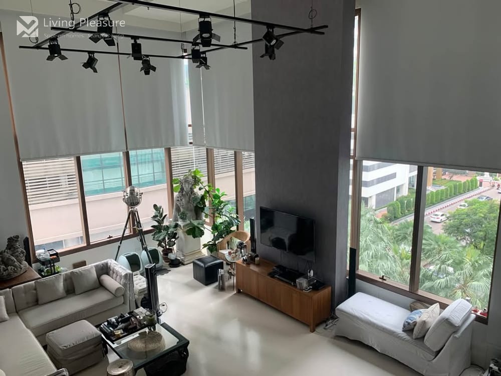 Spacious 2-Bedroom Duplex for Sale/Rent at The Emporio Place, Near BTS Phrom Phong 1