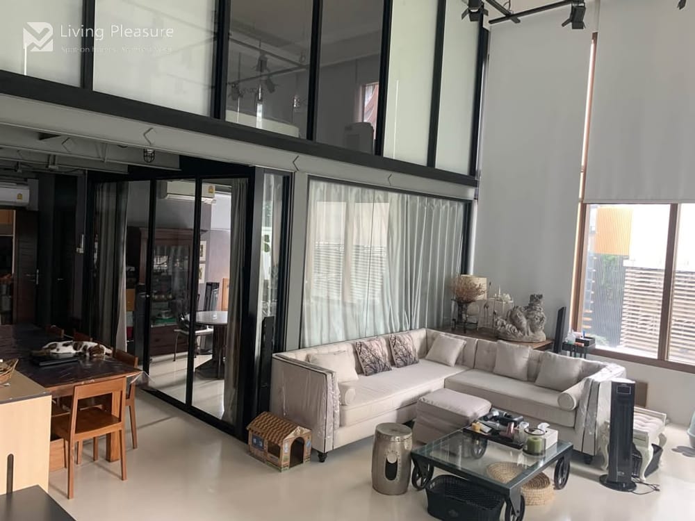 Spacious 2-Bedroom Duplex for Sale/Rent at The Emporio Place, Near BTS Phrom Phong 2