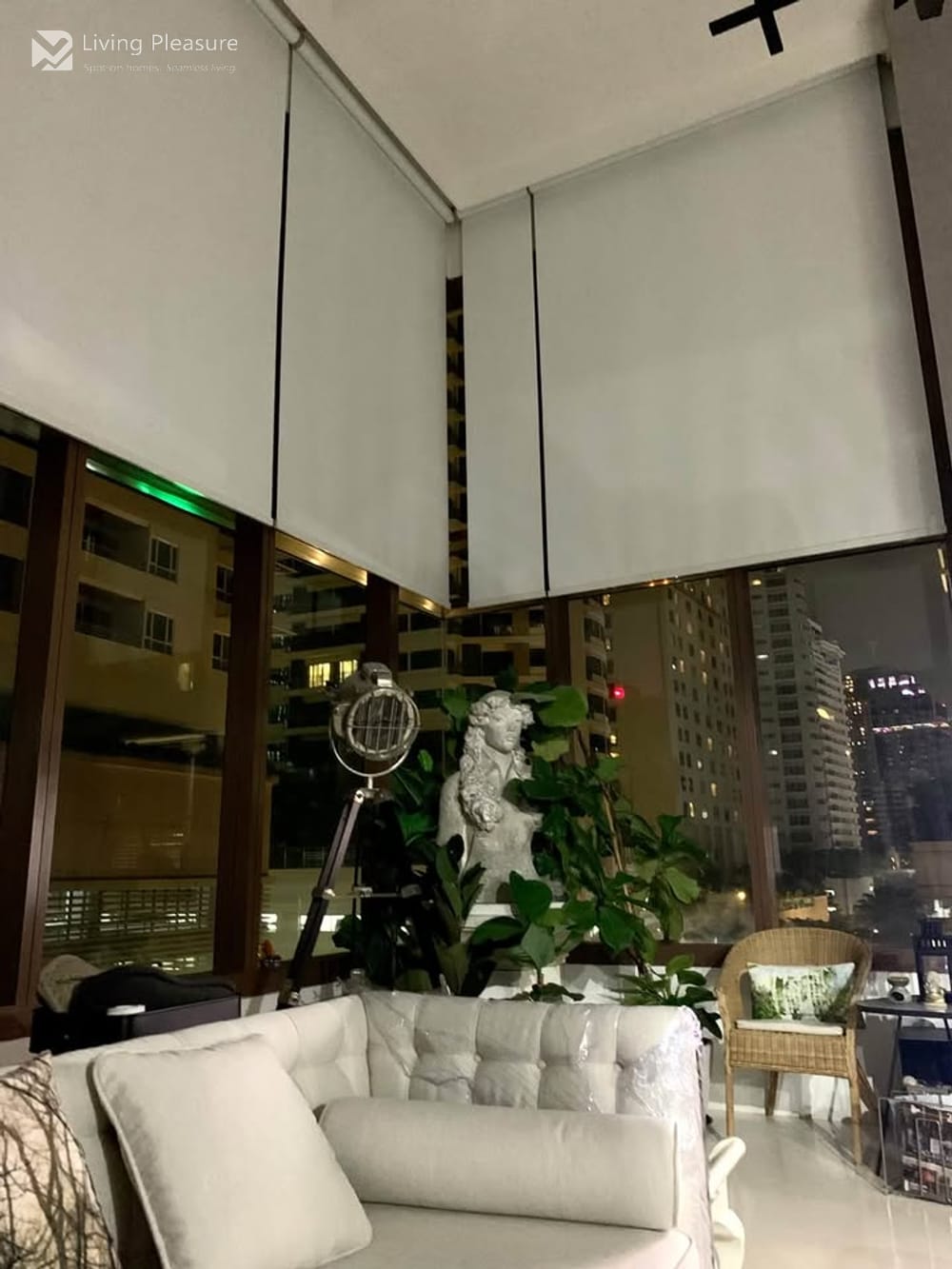 Spacious 2-Bedroom Duplex for Sale/Rent at The Emporio Place, Near BTS Phrom Phong 3