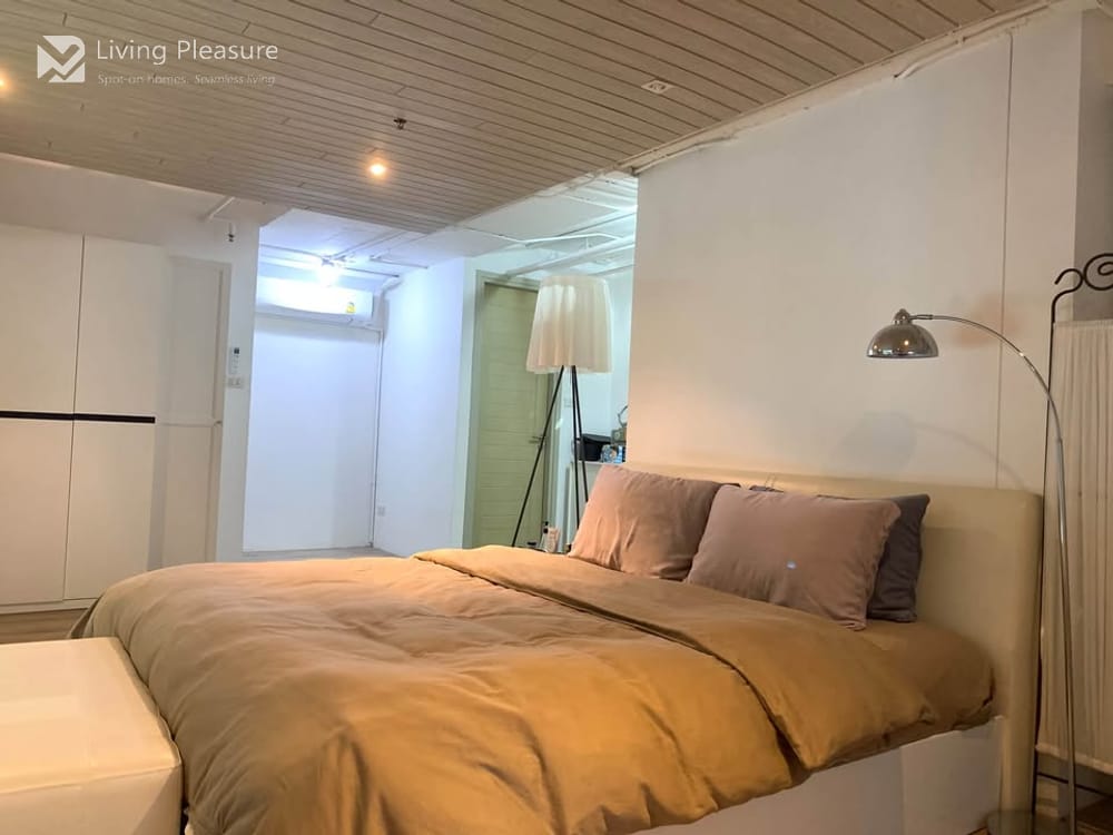 Spacious 2-Bedroom Duplex for Sale/Rent at The Emporio Place, Near BTS Phrom Phong 5