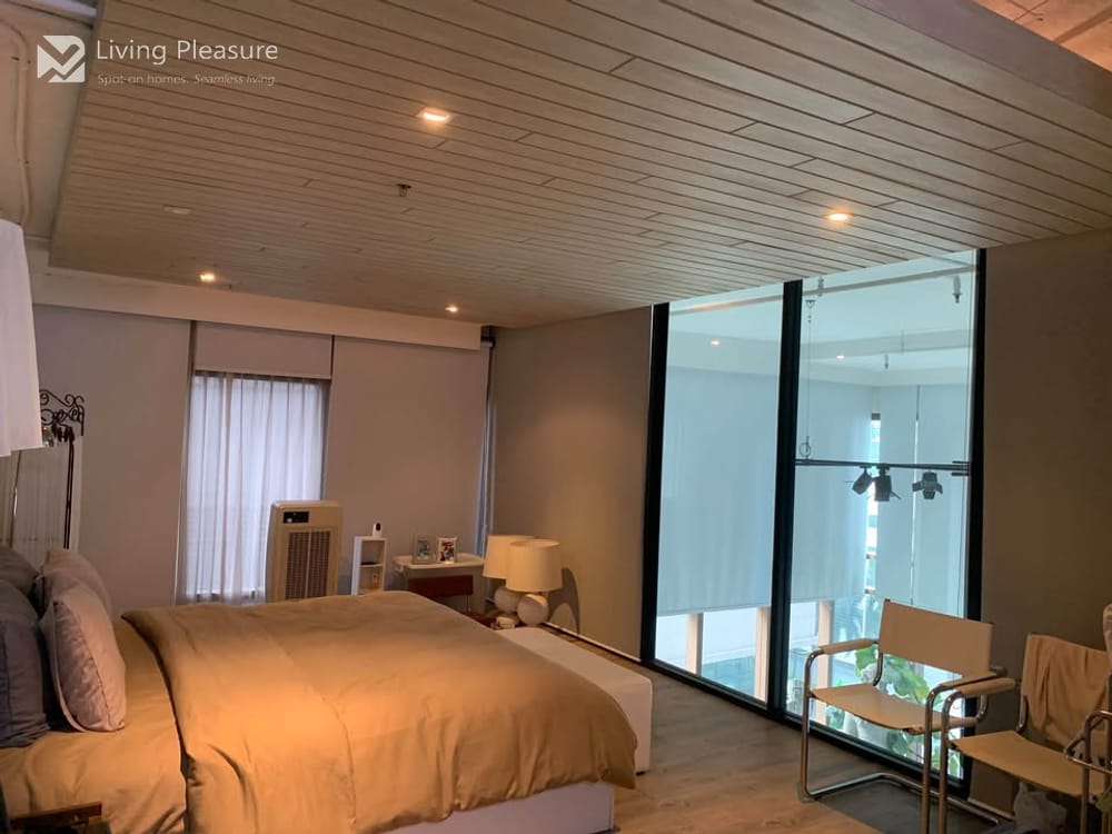 Spacious 2-Bedroom Duplex for Sale/Rent at The Emporio Place, Near BTS Phrom Phong 7